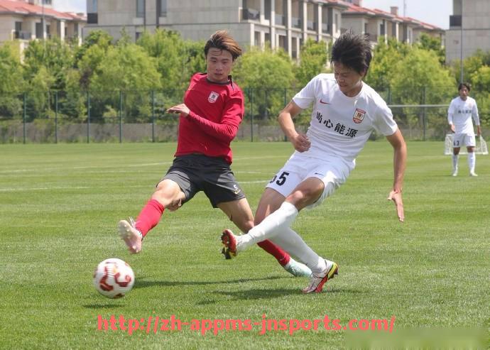 江南体育APP-英超球队红黄牌：分析英超球队的红黄牌记录和纪律问题。