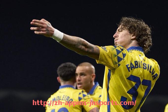 江南体育APP-世俱杯比赛中技术犯规类型与处罚规则详解